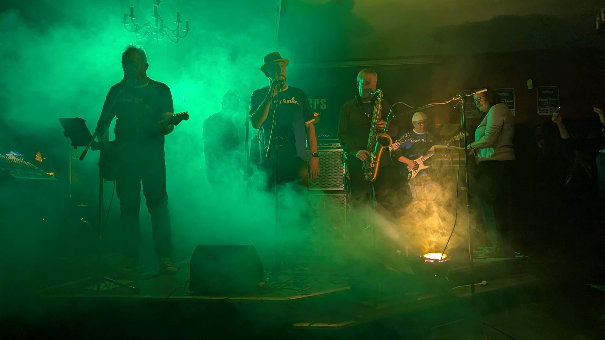 Grüner Rasen live im Shamrock